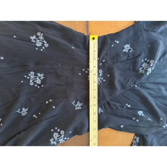 Free People Black Floral Embroidered V-Neck Bell Sleeve Mini Dress Size 0 - Picture 7 of 7